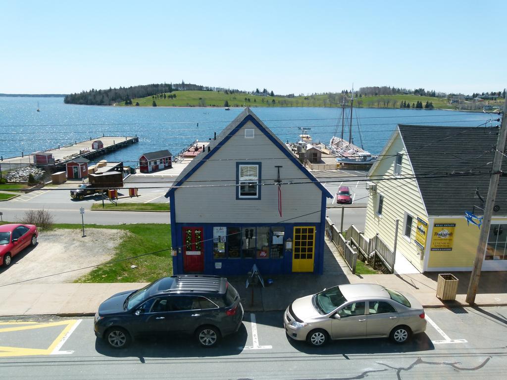 Sail Inn Lunenburg Exterior photo